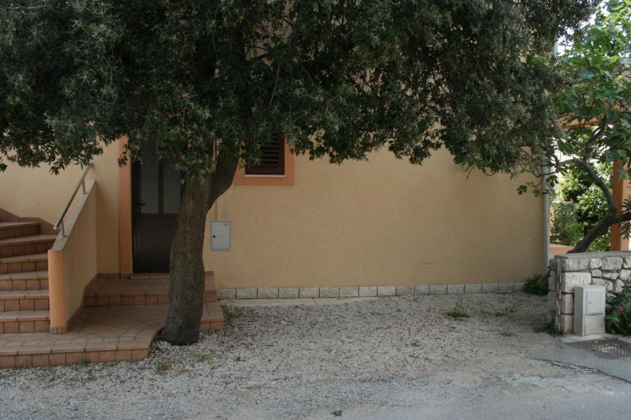 Apartments By The Sea Mandre, Pag - 4095 Kolan Dış mekan fotoğraf
