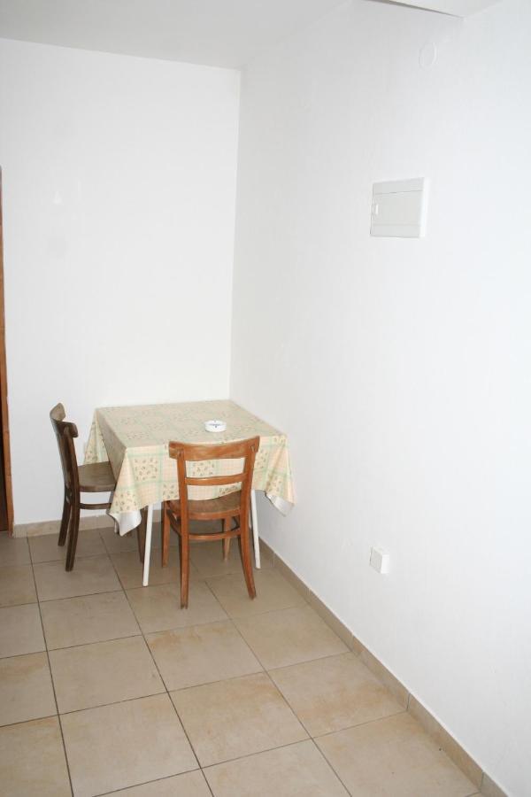 Apartments By The Sea Mandre, Pag - 4095 Kolan Dış mekan fotoğraf